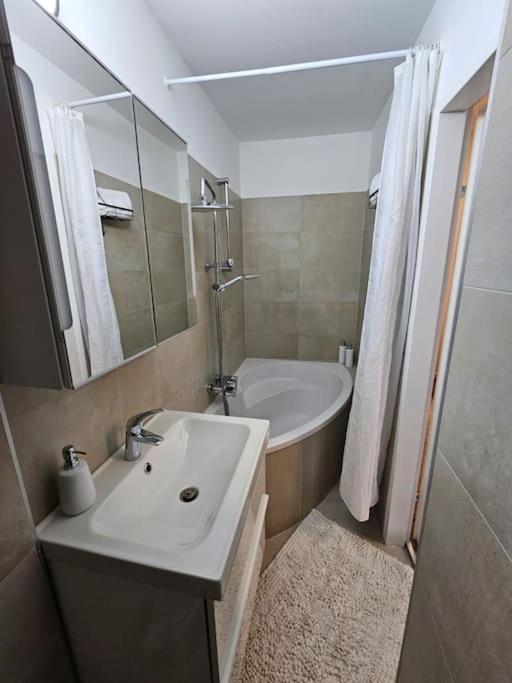 Affordable Suite In Vienna'S Hotpoint Eksteriør bilde